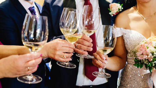 Earring Guide for Wedding Guests: How Should You Choose Earrings According to Your Dress?